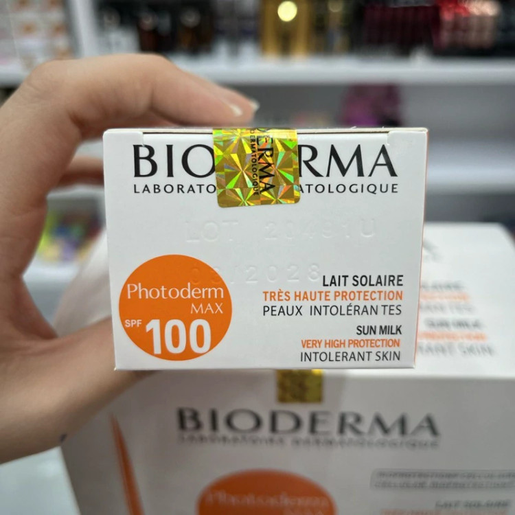کرم ضدآفتاب بیودرما بی رنگ اصل 100 میل کرم ضد آفتاب بدون رنگ بیودرما اورجینال مدل new kanada061