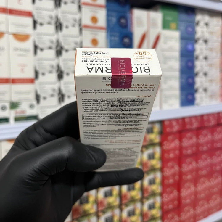 کرم ضدآفتاب بی رنگ بیودرما spf 50( کرم ضد آفتاب مخصوص پوست خشک و معمولی) مدل new kanada041