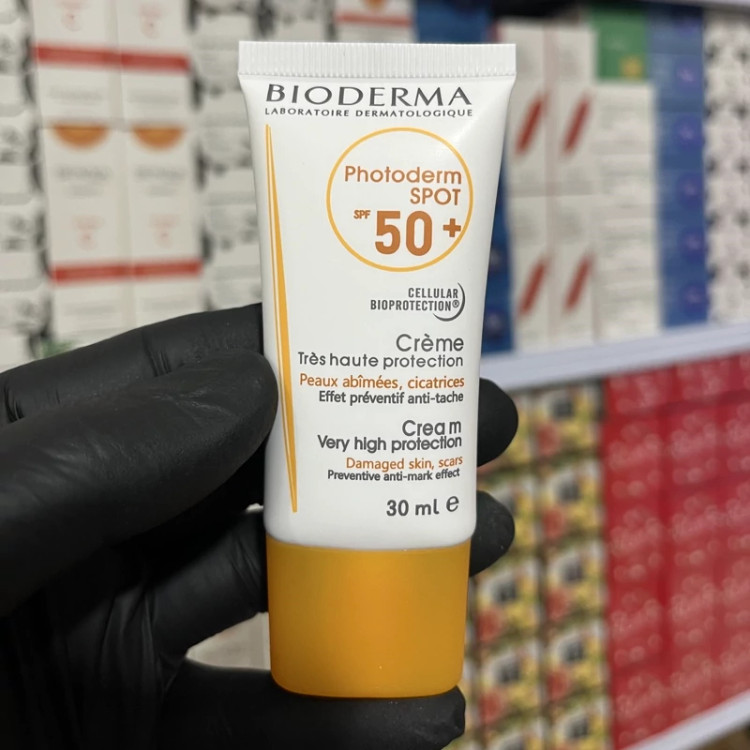 کرم ضدآفتاب بی رنگ بیودرما spf 50( کرم ضد آفتاب مخصوص پوست خشک و معمولی) مدل new kanada041