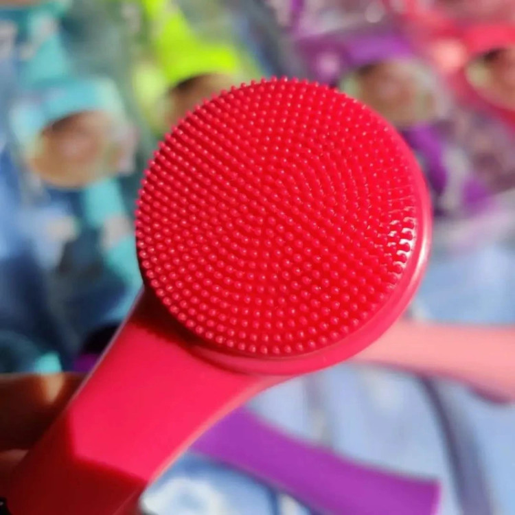 فیس براش چکشی سیلیکونی فیس براش پاستیلی جعبه دار در رنگبندی مختلف با کیفیت مدل new kanada041