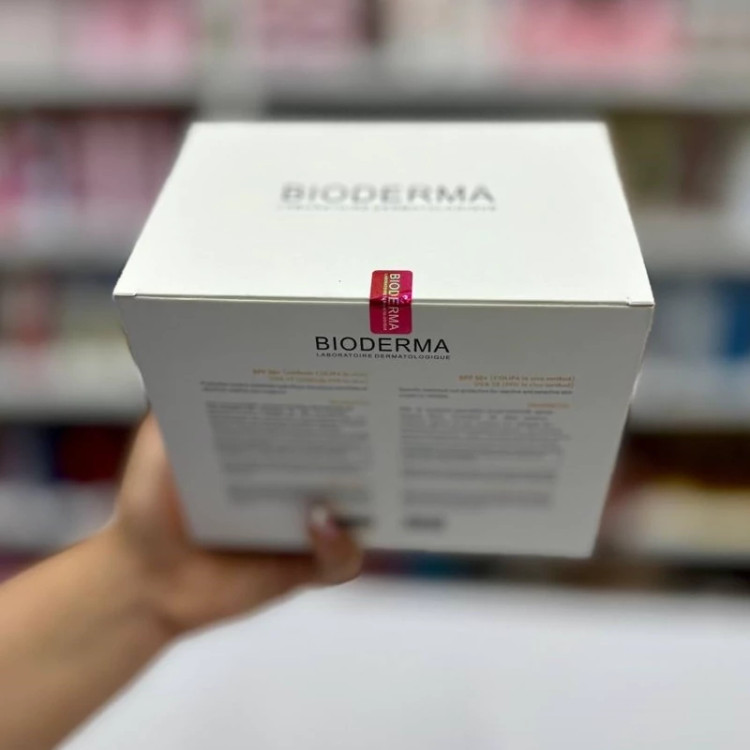 ضد آفتاب بیودرما بی رنگ spf 50 مدل فتودرم اسپات مدل new kanada031