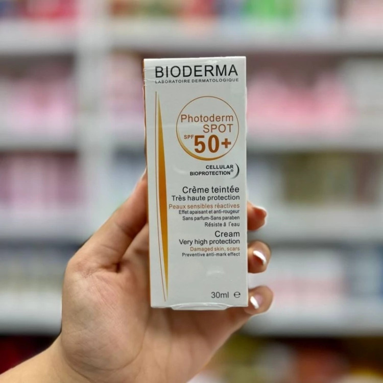 ضد آفتاب بیودرما بی رنگ spf 50 مدل فتودرم اسپات مدل new kanada031
