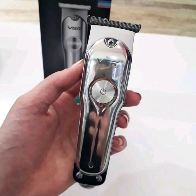 ماشین اصلاح موی سر و صورت وی جی ار مدل V-071 اصل پلمپ شرکتی مدل new kanada021