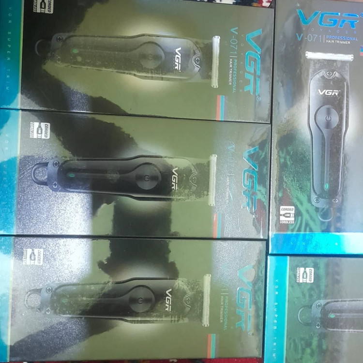 ماشین اصلاح موی سر و صورت وی جی ار مدل V-071 اصل پلمپ شرکتی مدل new kanada021