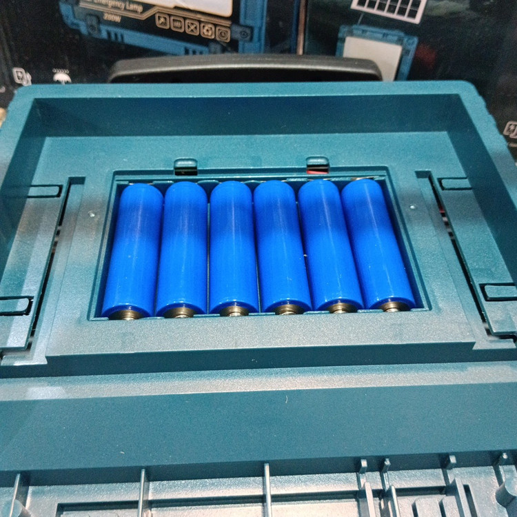 چراغ پروژکتور 200 وات سیار شارژی با پنل خورشیدی قابل جدا شدن مدل W8110-1 مدل:new kanada011511