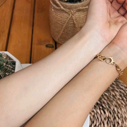 اسپری ضد آفتاب انار روشن کننده صورت و بدن ضدافتاب عصاره انار آبرسان با اس پی اف 30 ضدآفتاب بافت سبک نچرال آبرسان پوست مدل:new kanada01416