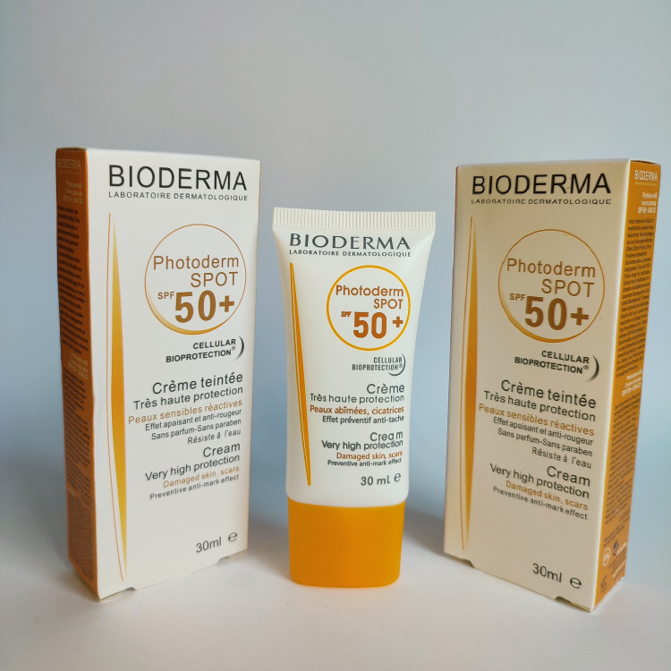 کرم ضد آفتاب بیودرما SPF50 (بی رنگ، پوست خشک، ضد لک و چروک) مدل:new kanada5689