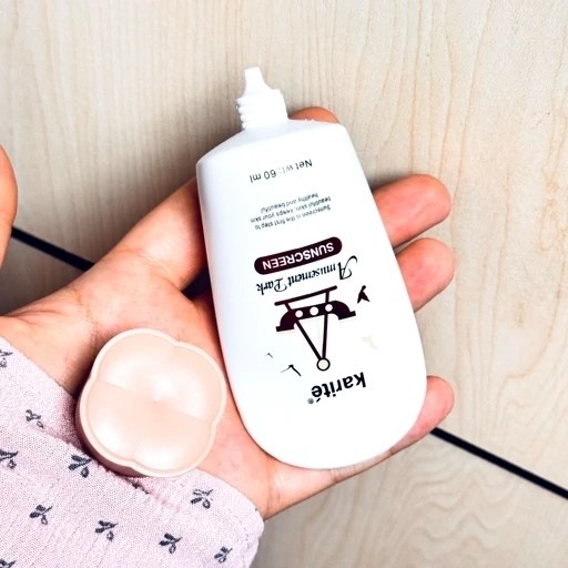 ضدآفتاب بی رنگ SPF35 (کرم سولار) آبرسان، روشن کننده، ضدلک و جوش  مدل:new kanada5689