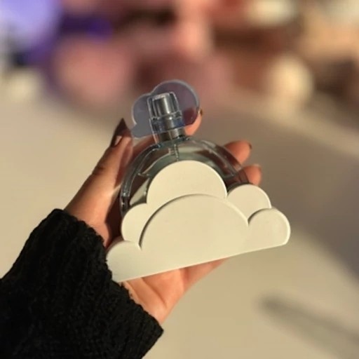 ادکلن آریانا گرانده Cloud (عطر زنانه) شیرین، ملایم، گلی میوهای مدل:new kanada5689